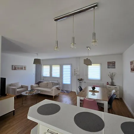 Maison Entierement Rénovée Hébergement de vacances Le Mans